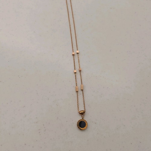 Necklace with two sides used