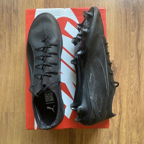 Puma Ultra football boots, black, size 44.5