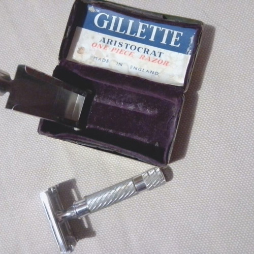 Gillette Aristocrat No 15 1948 razor used with bronze case