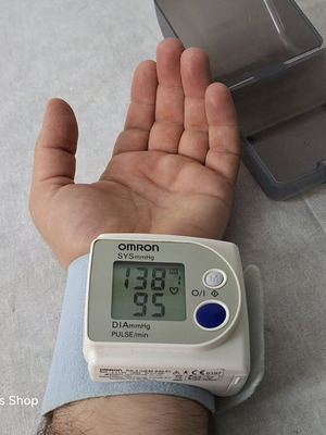 Omron RX-3 Пиесометър за китка – Пълнофункционален, проверен