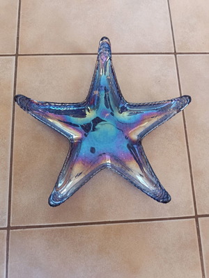 Vintage starfish decorative plate made of iridescent art glass