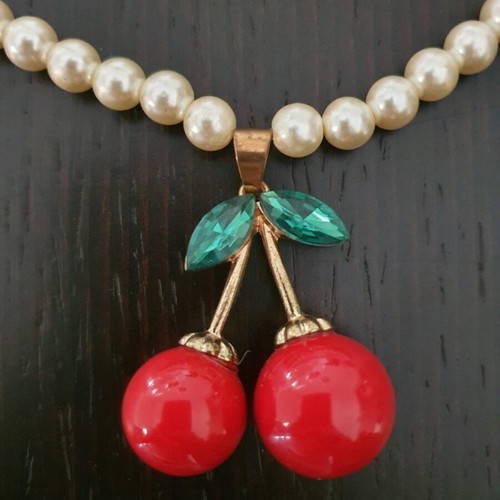 Faux Bijoux Pearl Effect Necklace used with Cherry Pendant