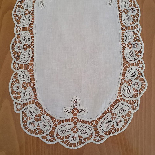 Handmade lace linen runner like new, 85x38 cm