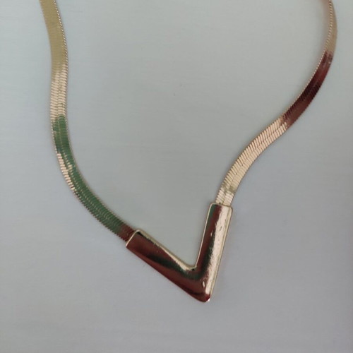 Minimalist V-Shaped Necklace Like New, 18K Gold Plated with Herringbone Chain
