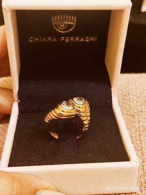 Δαχτυλίδι Chiara Ferragni επιχρυσωμένο με δύο κρυστάλλινες καρδιές
