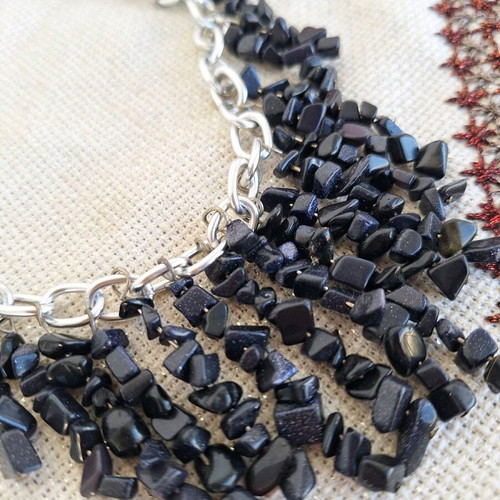 Necklace with goldstone chips handmade, short with aluminum chain