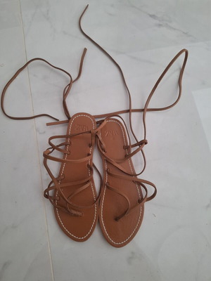 Zara sandals like new, brown with versatile straps, size 40