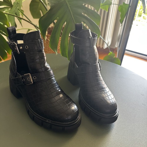 Crocodile Ankle Boots size 38 new, cut out with buckles, faux leather