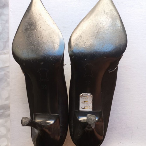 Evening satin pumps like new, size 39, black, 8 cm heel
