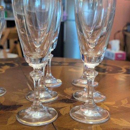 Glasses with gold detail set of 9 like new for wine, spirits, and liqueur