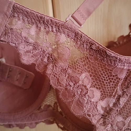 Bra new, size 70B, color dusty apple, with underwire
