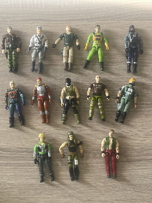 13 Gi Joe figures, pack