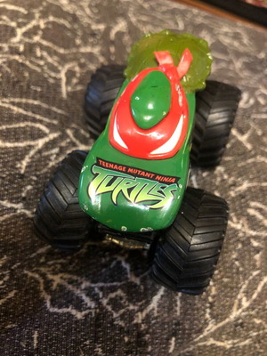 Hot Wheels 1:64 Monster Jam Teenage Mutant Ninja Turtles like new 2013