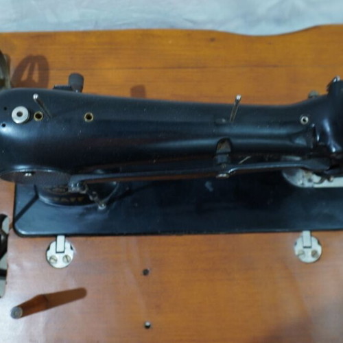 Pfaff sewing machine used with wooden base and foot pedal