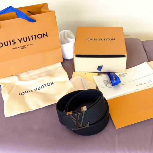 Louis Vuitton leather belt new, 110 cm, black