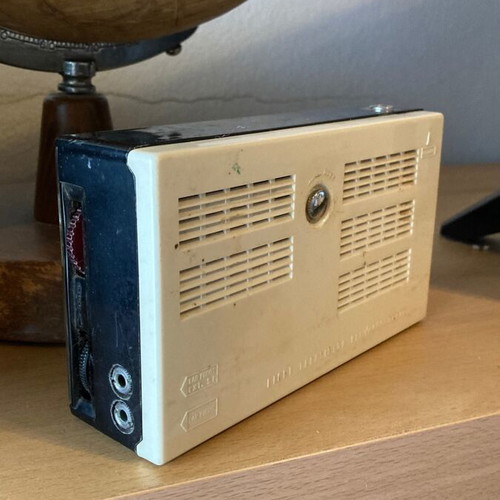Sanyo Eight Transistor All Wave Super 8TR Deluxe radio used, 1959