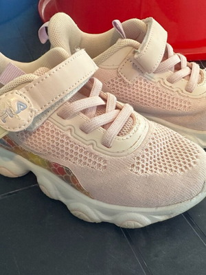 Fila kids' athletic shoes used, size 30, pink