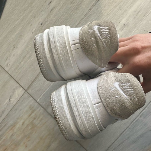 Nike sneakers used with removable jewelry, size 37.5