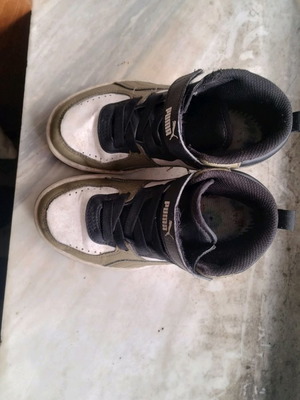 Puma children's athletic shoes used, size 31