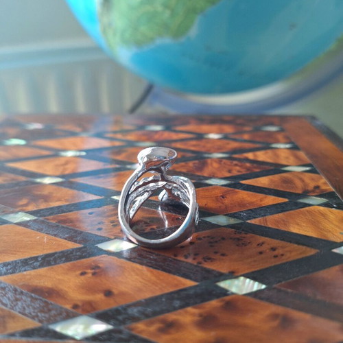 Silver ring like new with blue stones