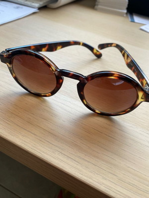 Tortoise shell glasses used Charly Therapy