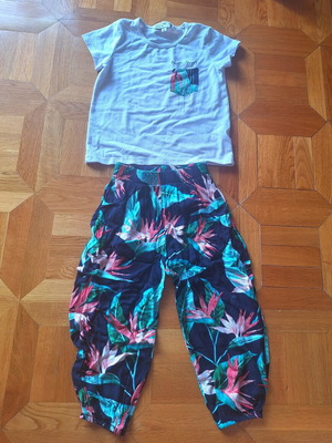 Girls' set with pleated pants and short-sleeve t-shirt used, colorful