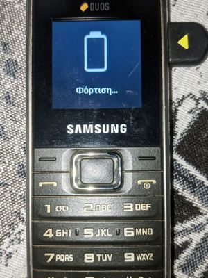 Samsung Duos feature phone with buttons, dual SIM, black