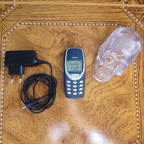 Nokia 3310 Phone used, vintage buttons, blue, with charger