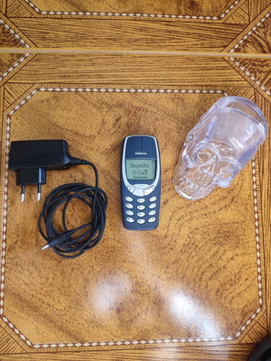 Nokia 3310 Phone used, vintage buttons, blue, with charger