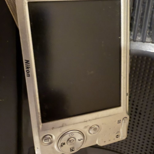 Nikon Coolpix L18 digital camera, 8.0 MP, 3x optical zoom