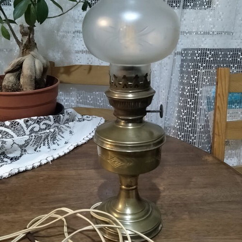 Table lamp oil type electric, like new, height 42 cm