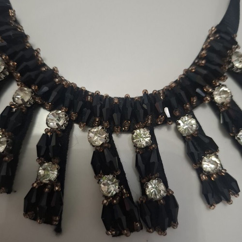 Elegant women's necklace vintage style with strass like new, black