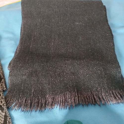 Set of 4 Laura Biagiotti Wool Scarves with Gift Balaclava Fleece new