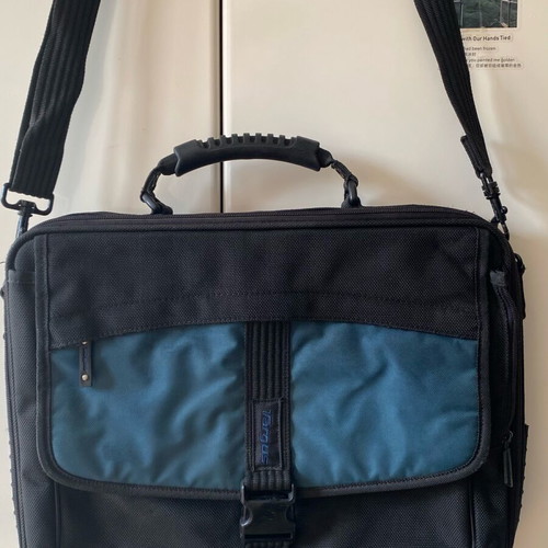 Targus Laptop Bag like new with multiple compartments