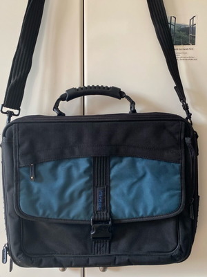 Targus Laptop Bag like new with multiple compartments