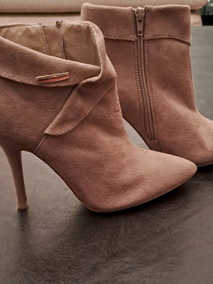Suede high ankle boots Celebrity size 38 like new, beige