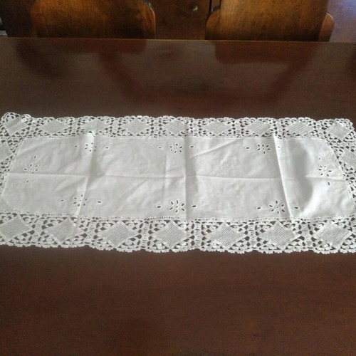 Vintage cut lace embroidery like new