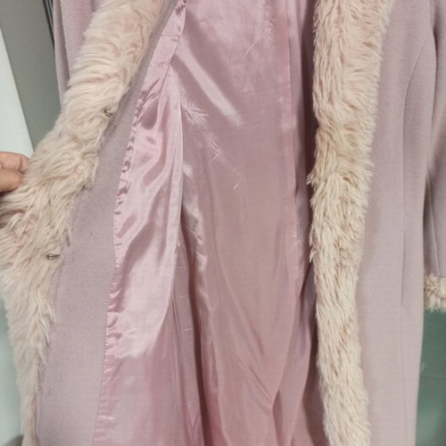 Dusty pink coat used with fur details, size M