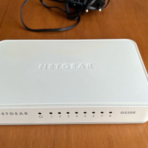Netgear GS208 8-port gigabit switch lightly used