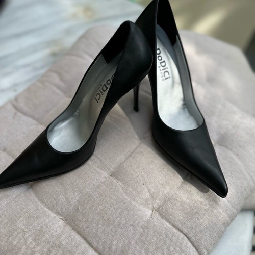 Dodici leather pumps black size 36 like new