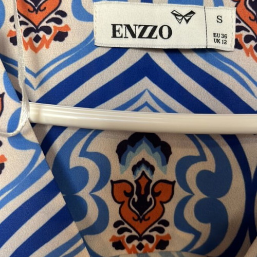 Enzzo short shirt like new, lightweight fabric, size S