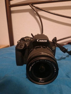 Canon EOS2000D camera with 18-55mm lens like new