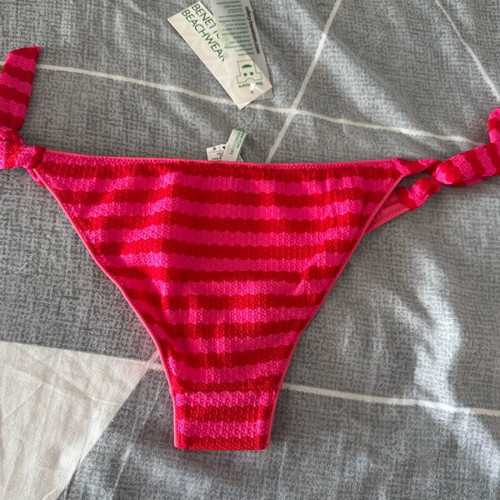 Benetton women's bikini bottom new, size S, red pink