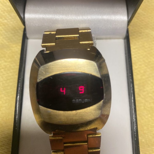Ρολόι Saturn solid state LED quartz vintage μεταχειρισμένο, χρυσαφί