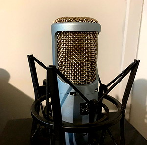 AKG Perception 200