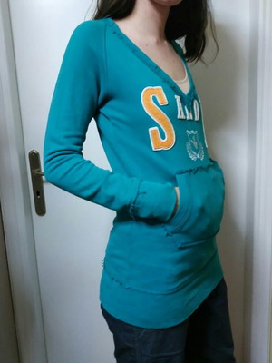 SugarFree turquoise V-neck long sweatshirt, small