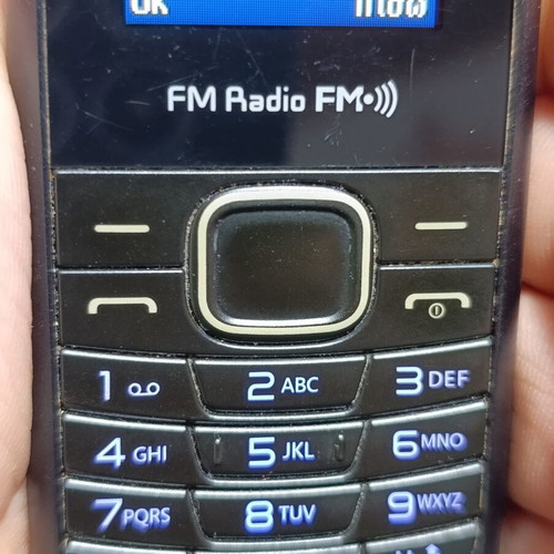 LG B200E Black mobile phone used