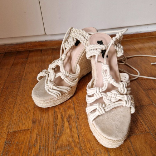Woven platform sandals beige like new, size 38