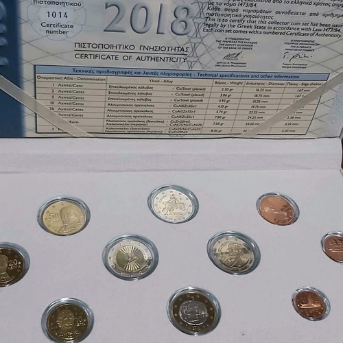 Wooden case with commemorative 2018 circulation coins new