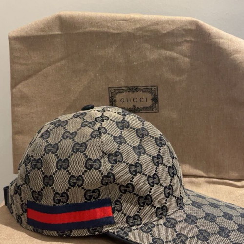 Gucci navy cap size M like new